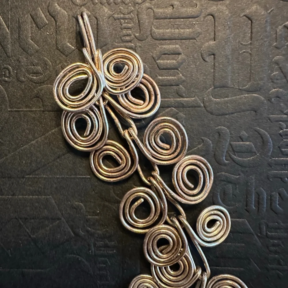 VINTAGE Silver plated Wire Wrap 7 1/2” long Bracelet with aged patina - Picture 2 of 10